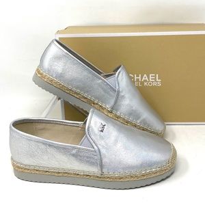 🌿 SALE 🌿 NWT Michael Kors Hastings Slip On Metallic Silver Size 7 40R8HTFP2M
